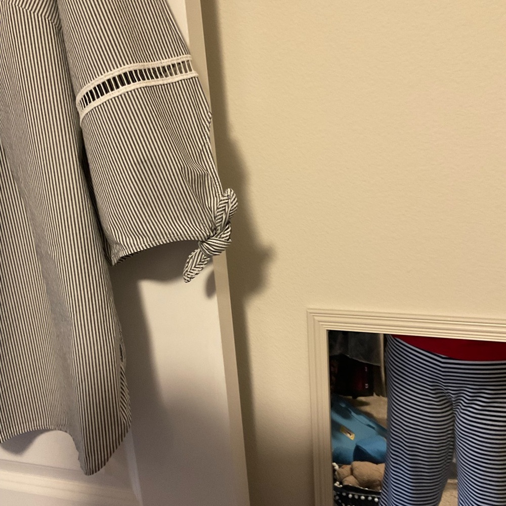 Talbots Grey and White Pinstripe Tunic with Lace-Inset Sleeves - Picture 3 of 3